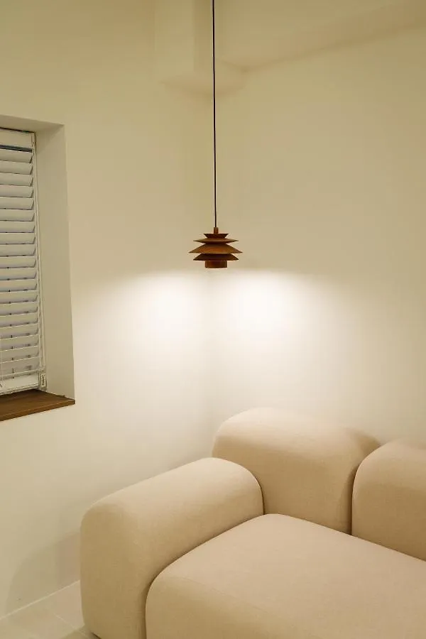 White Linen House Daire Seul 0*,