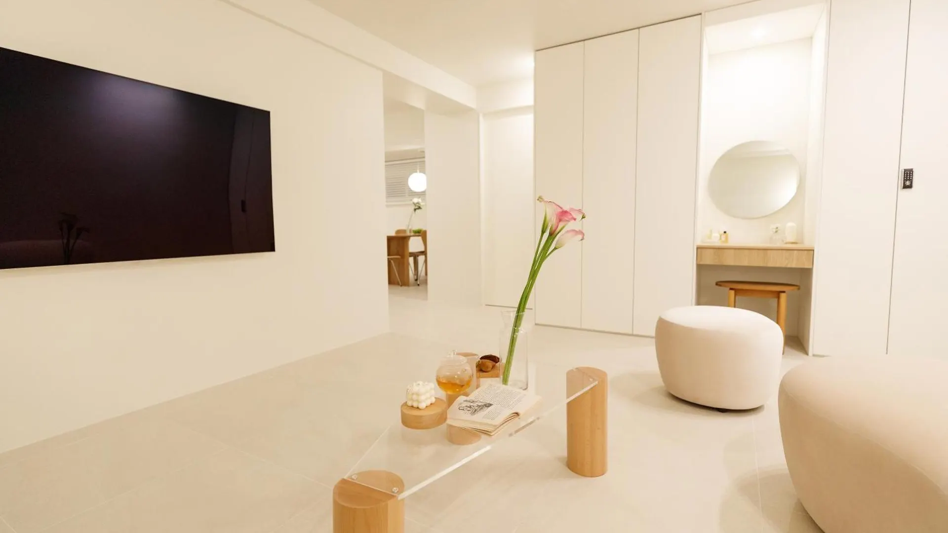 White Linen House Daire Seul 0*,
