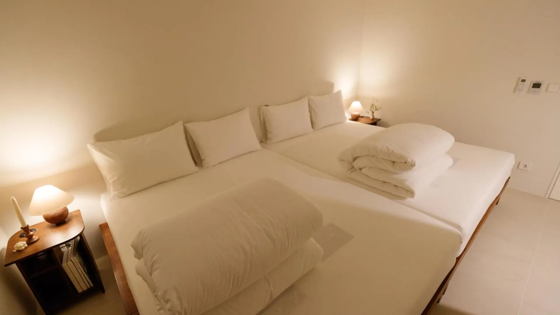White Linen House Daire Seul 0*,